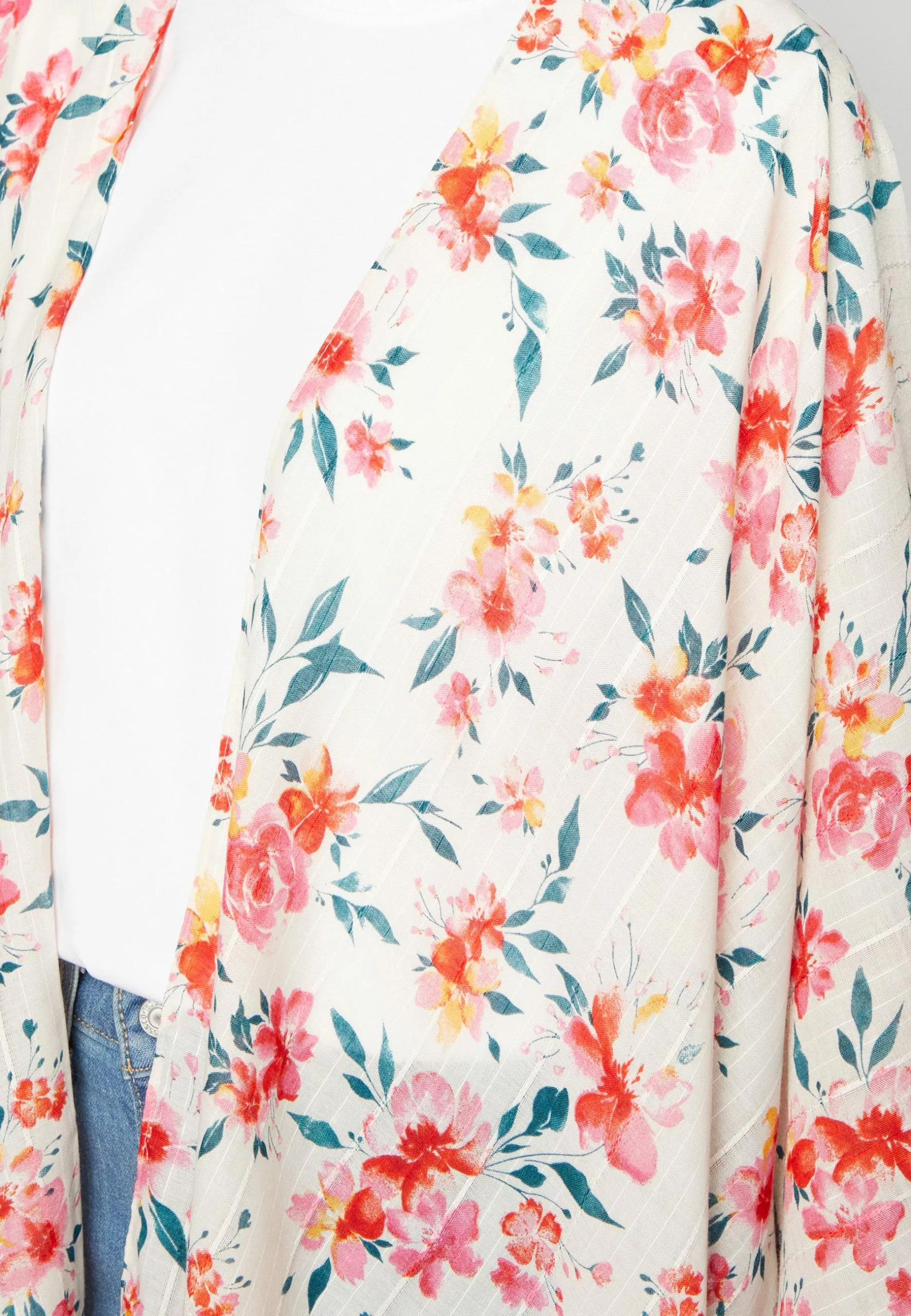 Anna Field Cape - Red 8 Anna Field Cape - Red – Image 6