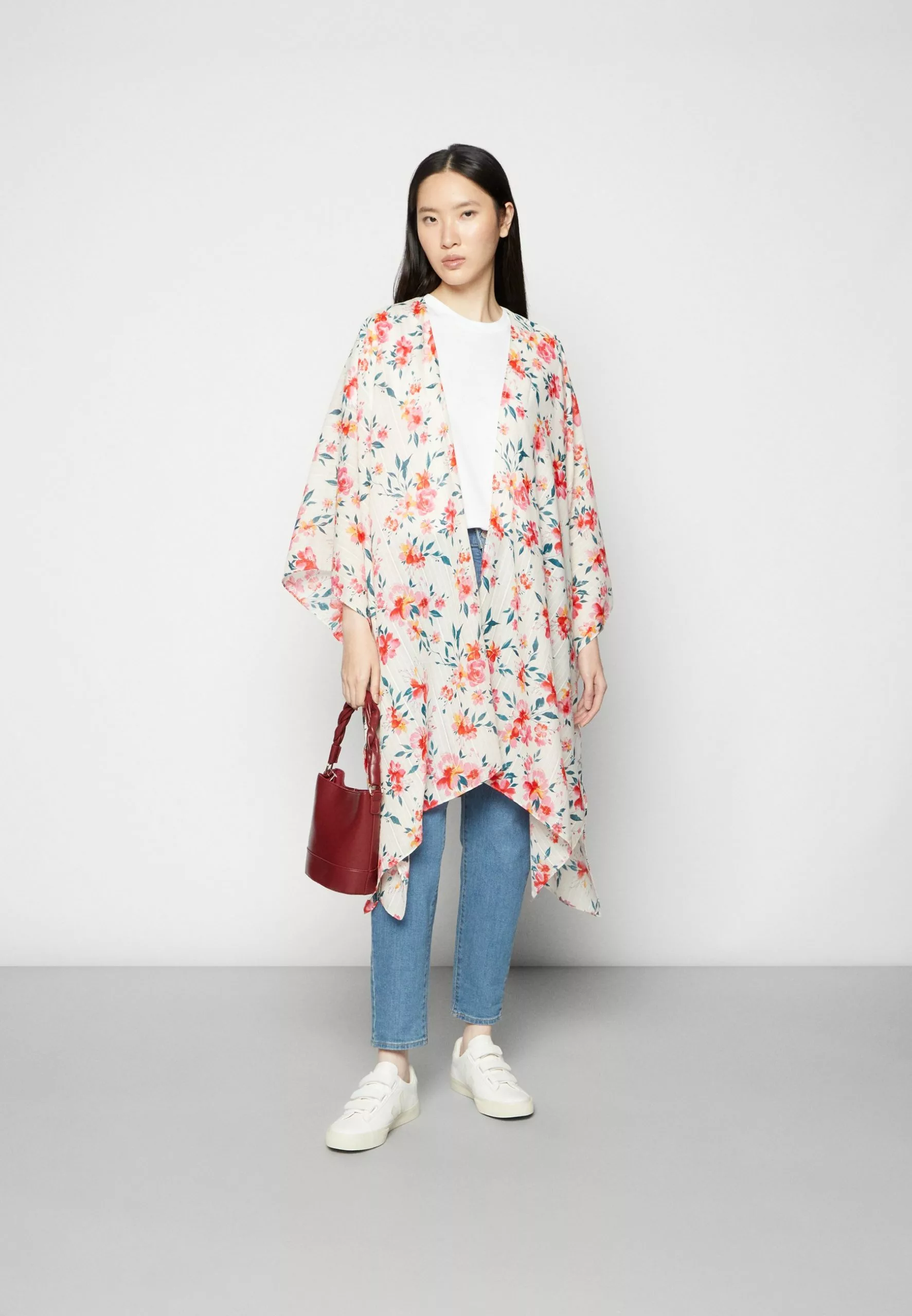 Anna Field Cape - Red 4 Anna Field Cape - Red – Image 2