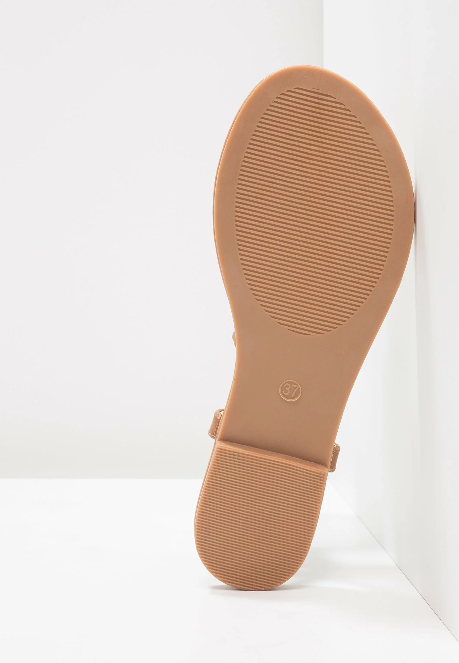 Anna Field Tongs - Brown 8 Anna Field Tongs - Brown – Image 6