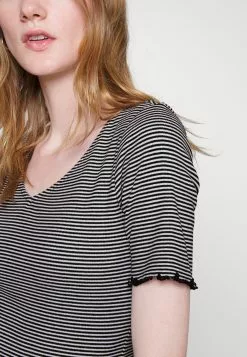 Anna Field T-Shirt Imprimé - White/Black 13 Anna Field T-Shirt Imprimé - White/Black -Anna Field Soldes 3f6a6c09f3134aafba0fb8932285242b