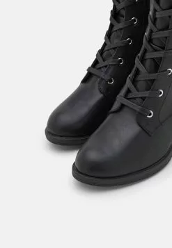 W-Berta - Bottes À Lacets - Black -Anna Field Soldes 75fb3890c6624fdd9c96ce569e23123e