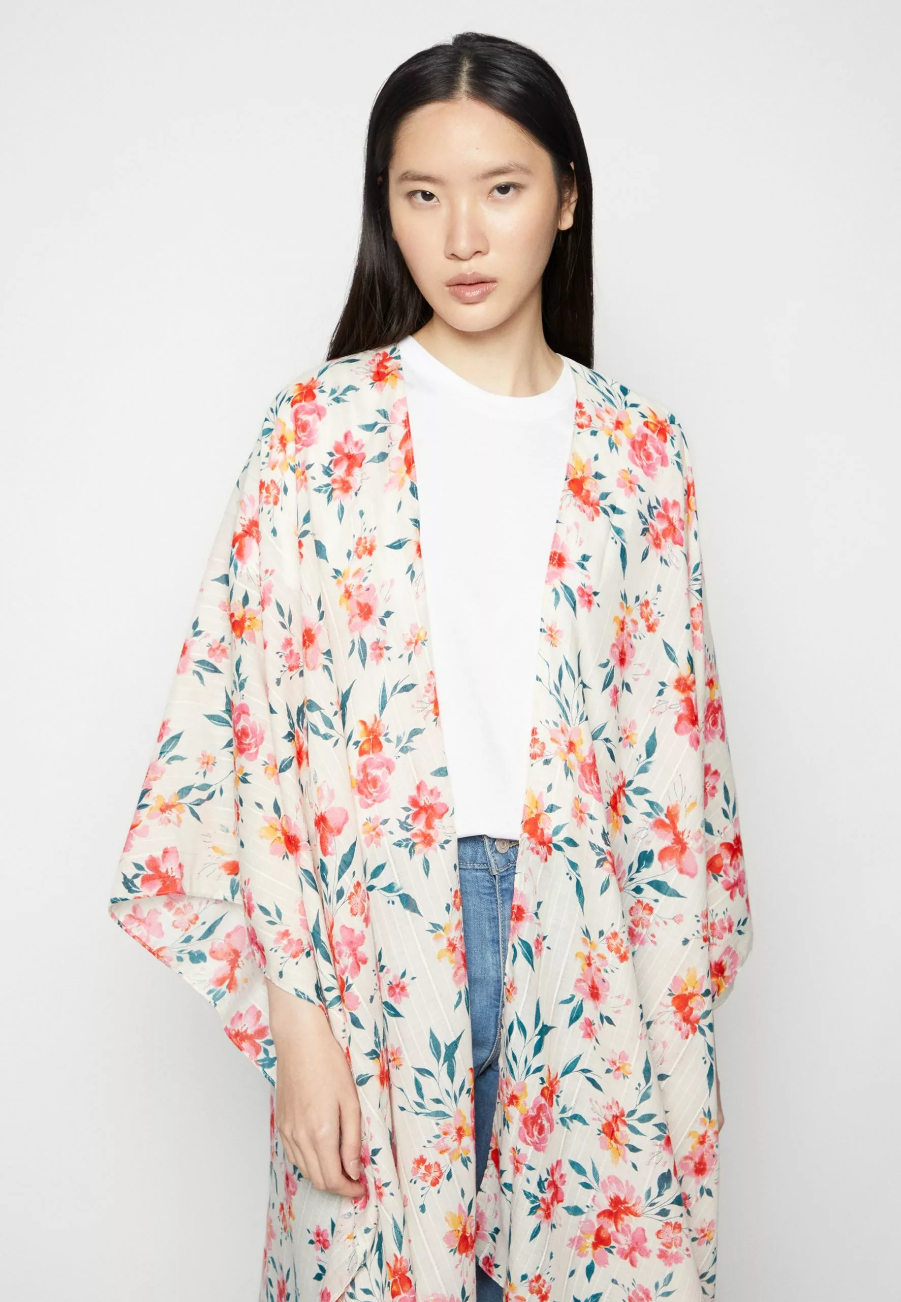 Anna Field Cape - Red 6 Anna Field Cape - Red – Image 4